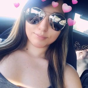 Meet your Posher, Alexia